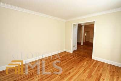 Building Photo - 800 Chelsea Park Dr NE