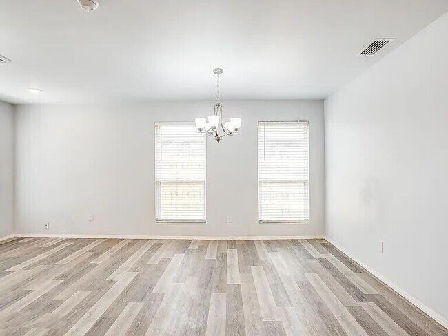 Foto del edificio - 5514 Jarvis St