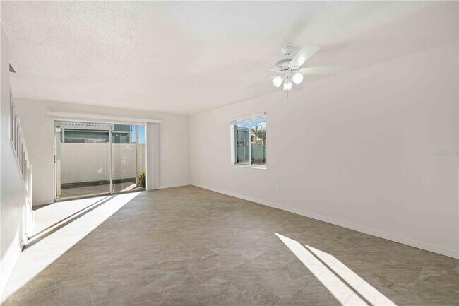 Foto del edificio - 3569 Bee Ridge Rd