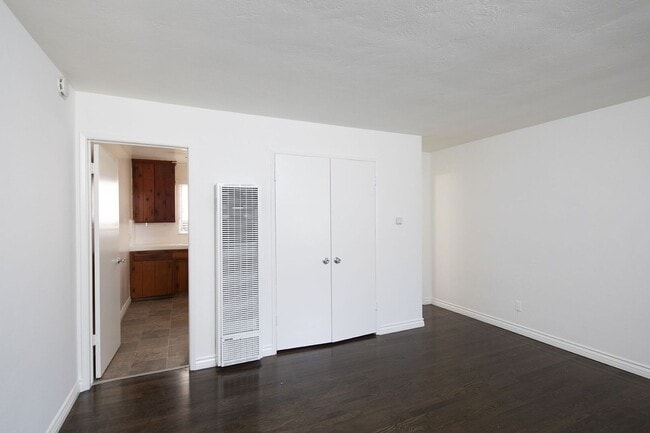 Interior Photo - Talmadge Pacific Apartments