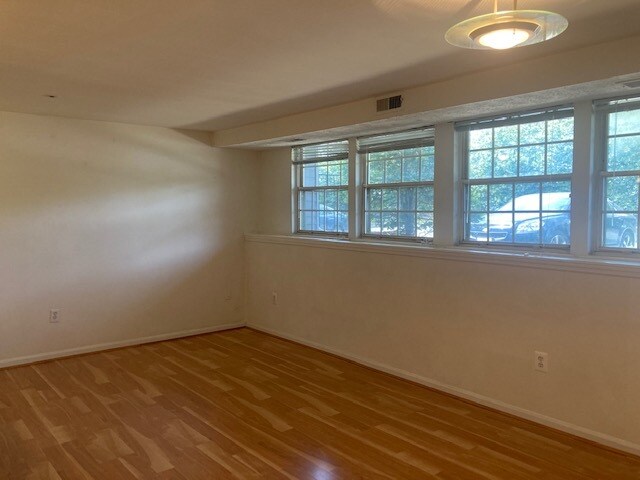 Building Photo - 502 Philmont Dr