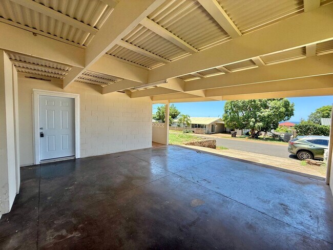 Foto del edificio - Newly Renovated 4 Bedroom / 2 Bathroom Home for Rent in Lahaina!