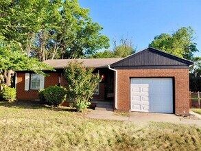 Building Photo - 1702 W Britton Rd