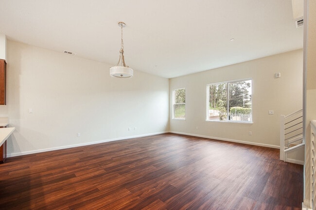 Building Photo - New and modern 2 bedroom townhome just ste...