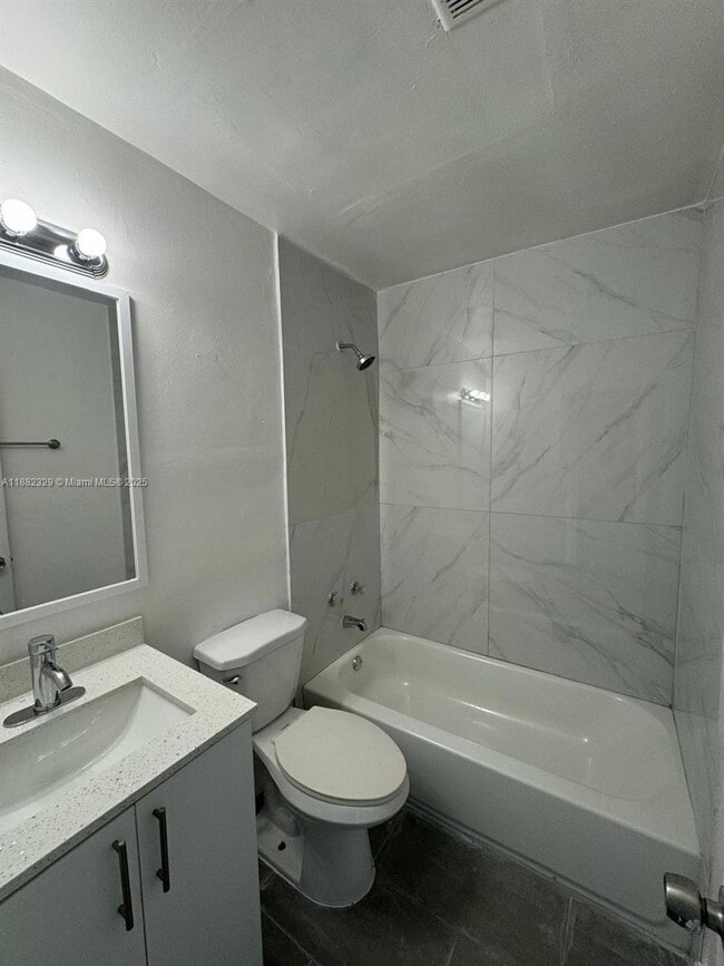 Foto del edificio - 866 NW 70th St