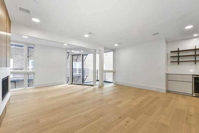 Foto del edificio - 874 E 6th St