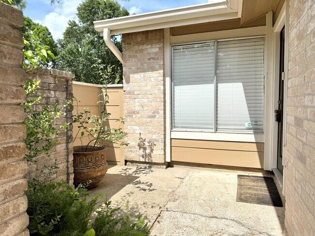 Foto del edificio - 11633 Village Pl Dr