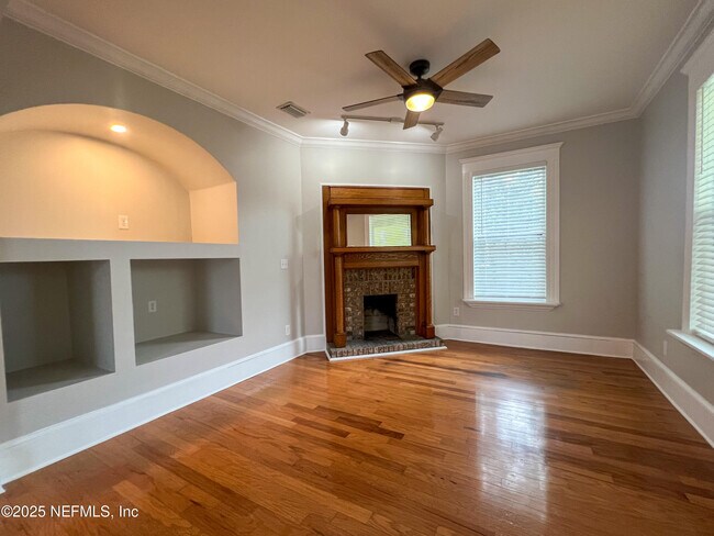 Foto del edificio - 133 E 6th St