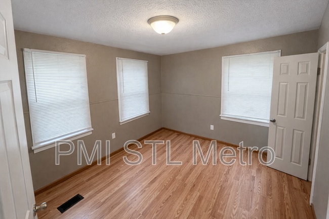 Foto del edificio - 7008 Paisley Dr