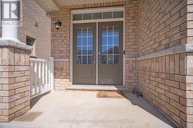 Building Photo - 15 Ebury Dr