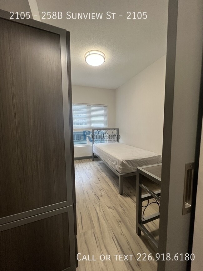 Building Photo - 258B-258B Sunview St