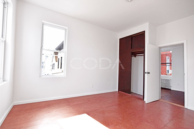 Building Photo - 244 Linwood St