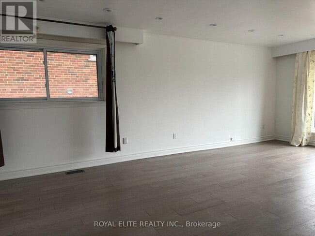 Building Photo - 20 Shrewsbury Square