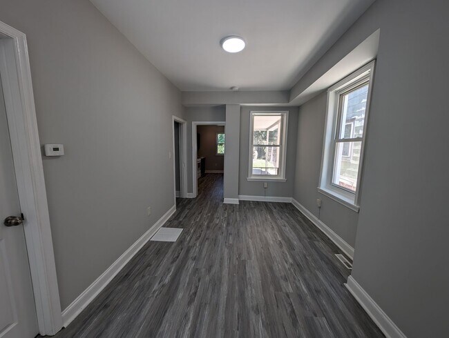 Building Photo - Beautiful Remodeled 3 Bedroom Home