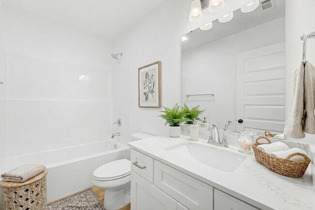 Building Photo - 3 Bed, 2 Bath Home!!