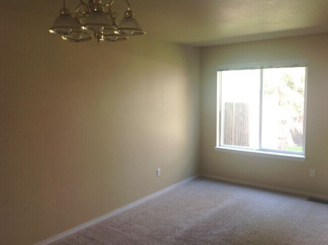 Building Photo - 2610s -9 &amp; 10