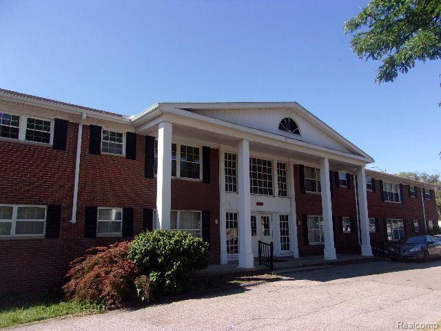 Foto principal - 25301 Five Mile Rd