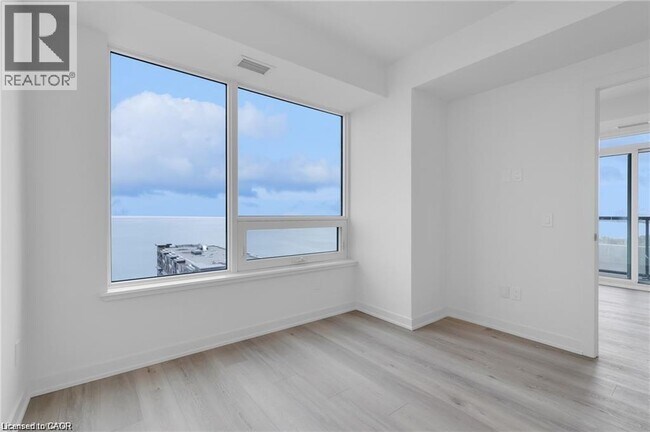 Photo du bâtiment - 385 Winston Rd