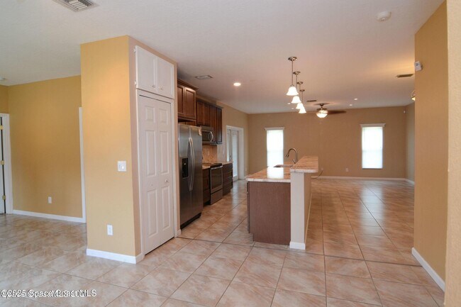 Foto del edificio - 6420 Kingdom Ave