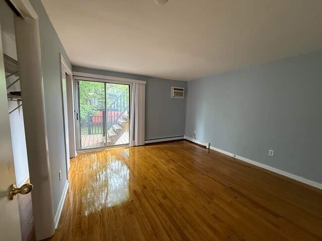 Building Photo - 511 Park Ave
