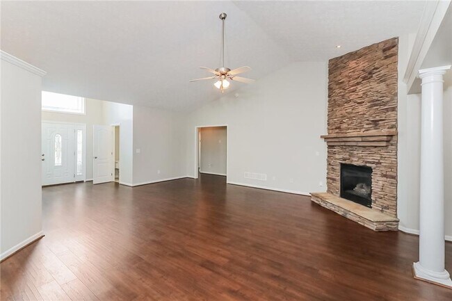 Building Photo - 806 Lilac Ln