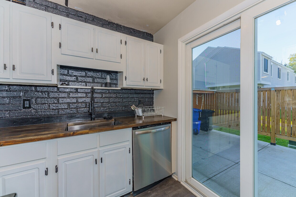 Foto principal - 404 Chatham Ct