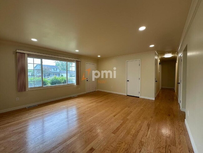 Building Photo - 2836 W 63rd Ln