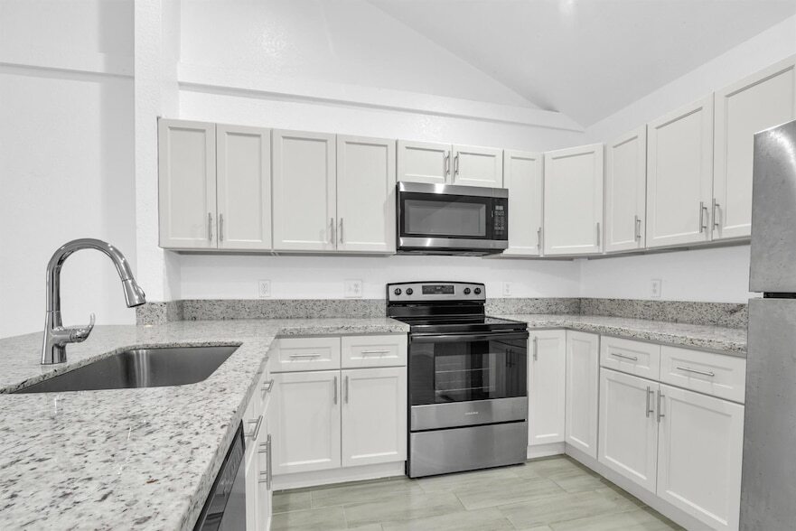 Foto principal - 13910 Folkestone Cir