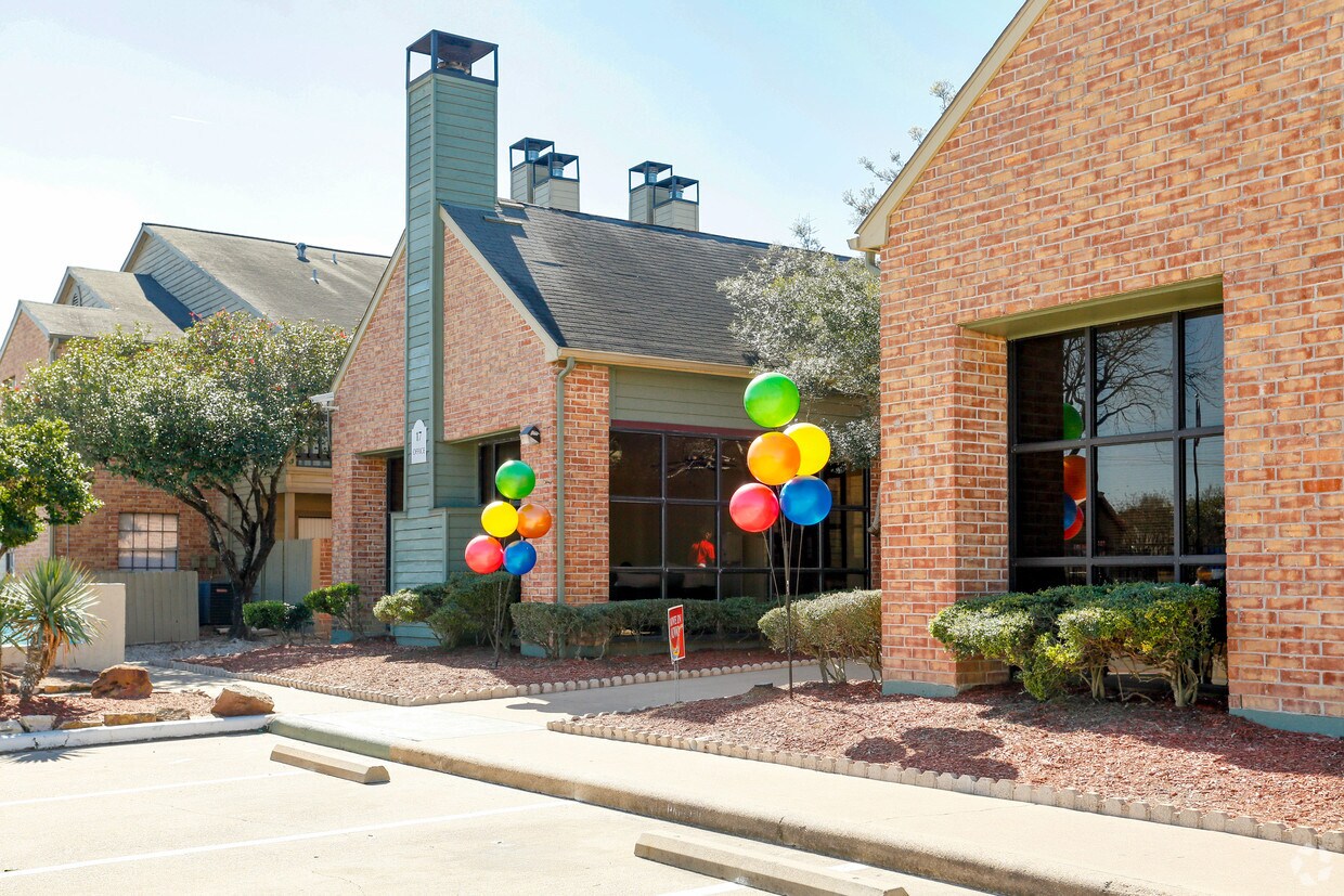 Falls on Antoine Apartments 6101 Antoine Dr Houston, TX