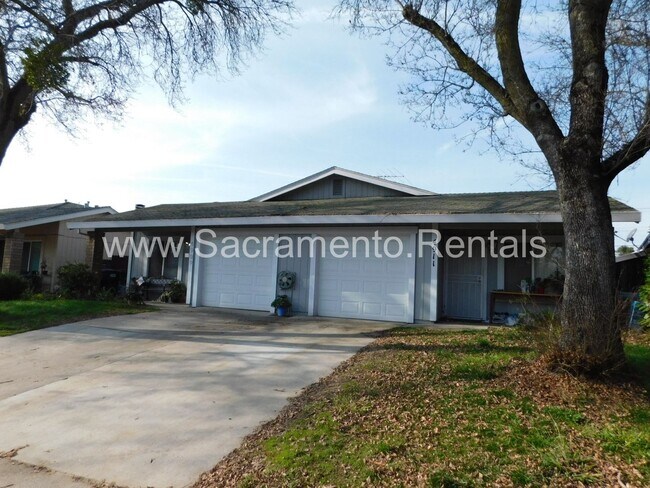 Foto del edificio - Cute 2bd/1ba Duplex with Garage - Walk to ...