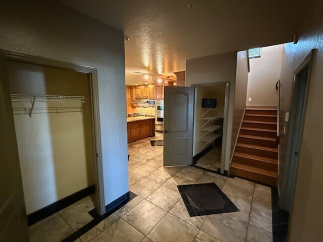 Foto del edificio - 2-Story Rodeo Home with Beautiful Spacious...