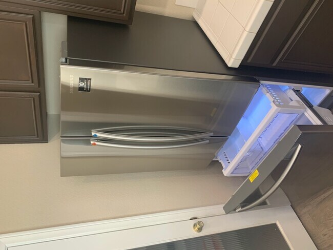 Foto del edificio - 9219 Canyon View Ave