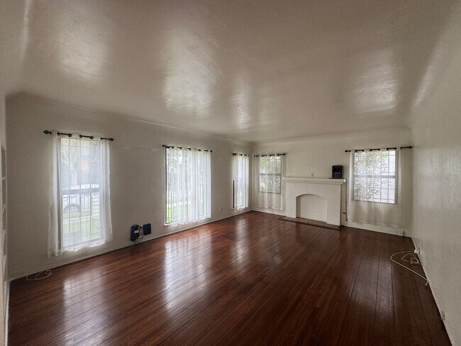 Foto del edificio - 3136-3136 W 43rd Pl