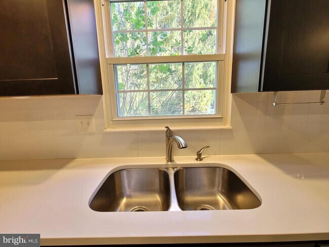 Foto del edificio - 6712 Grainary Ct