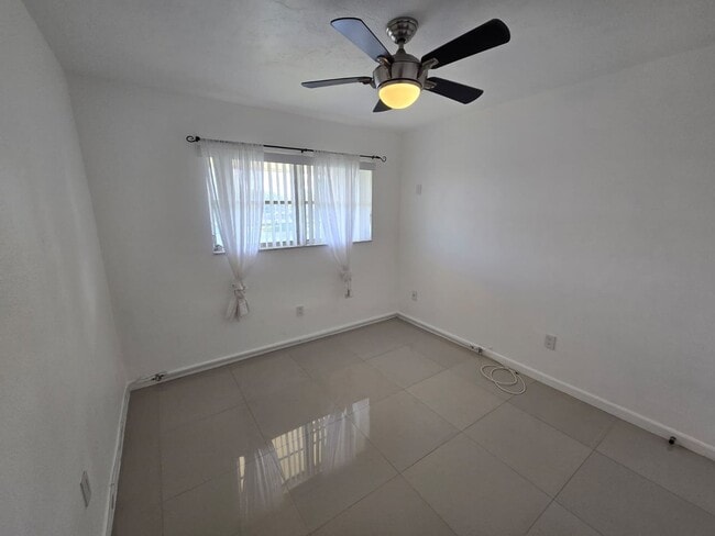 Foto del edificio - 2-Bed, 2-Bath Miami Condo in HOA Community – Pool, Laundry On-Site