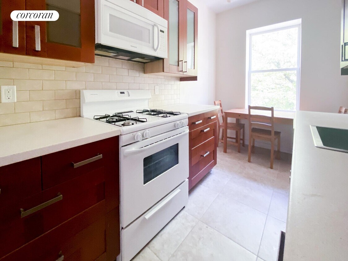 Building Photo - 3351 12th Ave