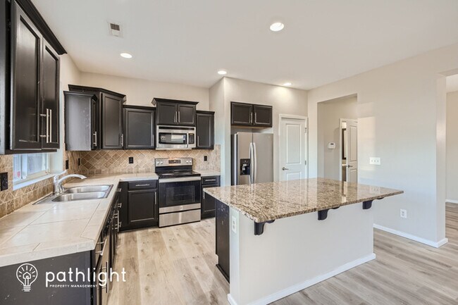Foto del edificio - 621 204th Street Court East