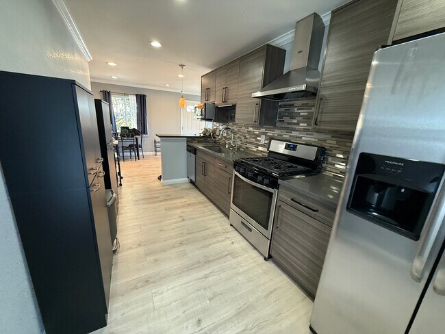 Foto del edificio - 4812 Daisy St