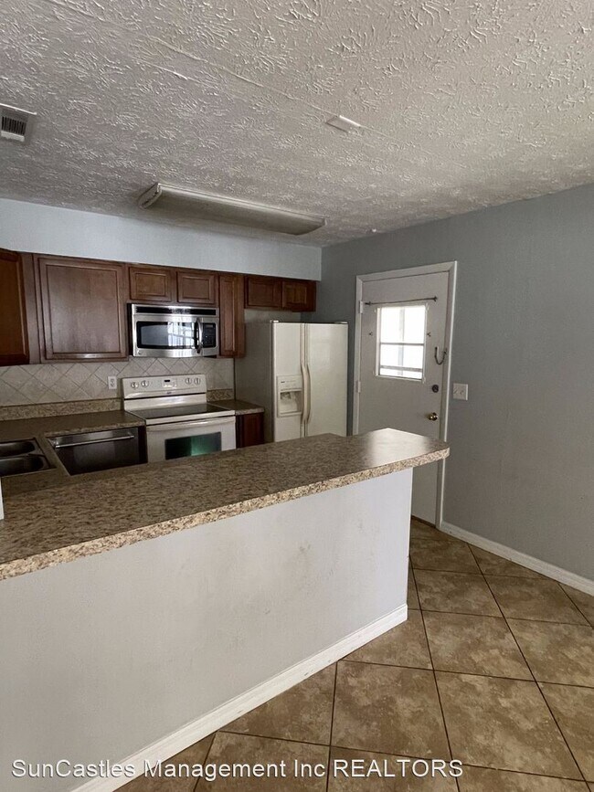 Foto del edificio - 3 br, 2 bath House - 5461 Hansel Ave  Unit H6