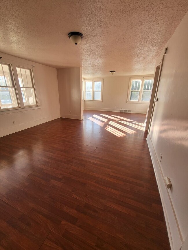 Foto del edificio - 1192 Maple St