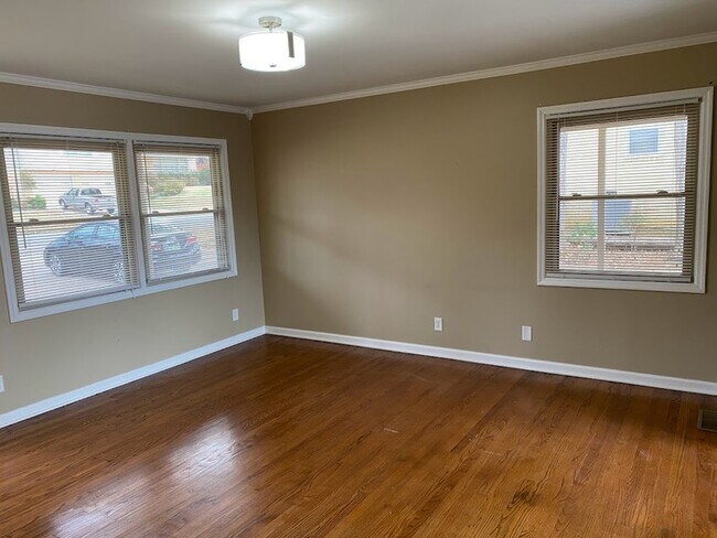 Foto del edificio - 2103 Chambers Dr NE