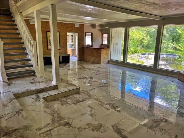 Foto del edificio - 6123 Northway Dr