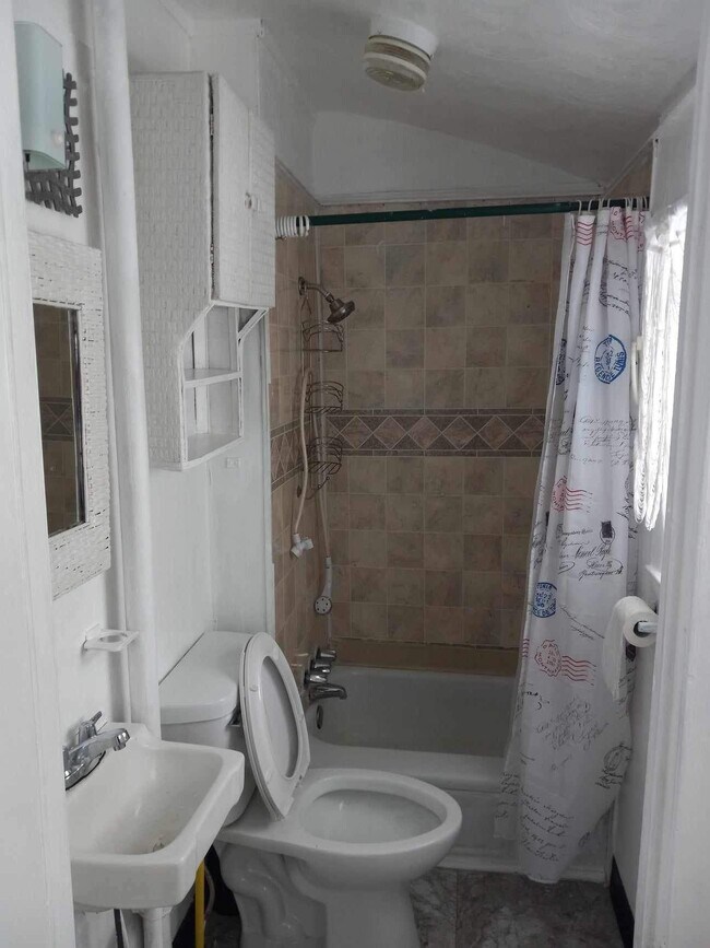 Foto del edificio - 910 Prouty Ave