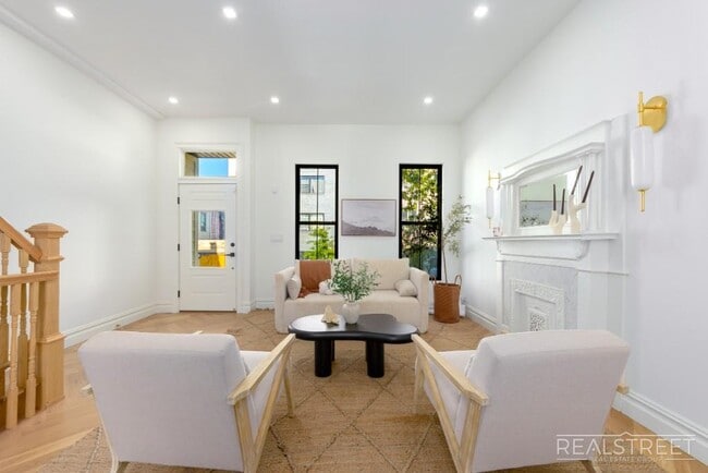 Building Photo - Stunning Brand New Townhouse for Rent in B...