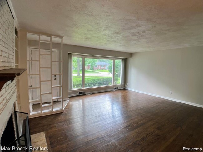 Building Photo - 27422 Lexington Pkwy
