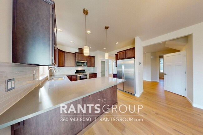 Building Photo - 4 br, 2.5 bath House - 642 Rayla ST SE