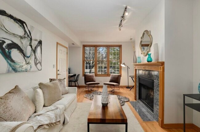 Foto del edificio - 1431 N Leavitt St