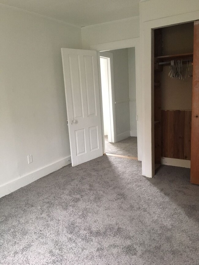 Building Photo - Single Family Home