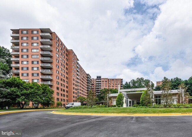 Foto del edificio - 4201 Cathedral Ave NW