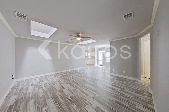 Foto del edificio - 7404 Mosley St